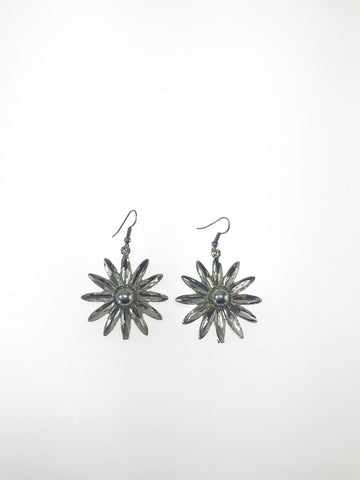 Sunburst Earrings With Grey Pearl In The Center