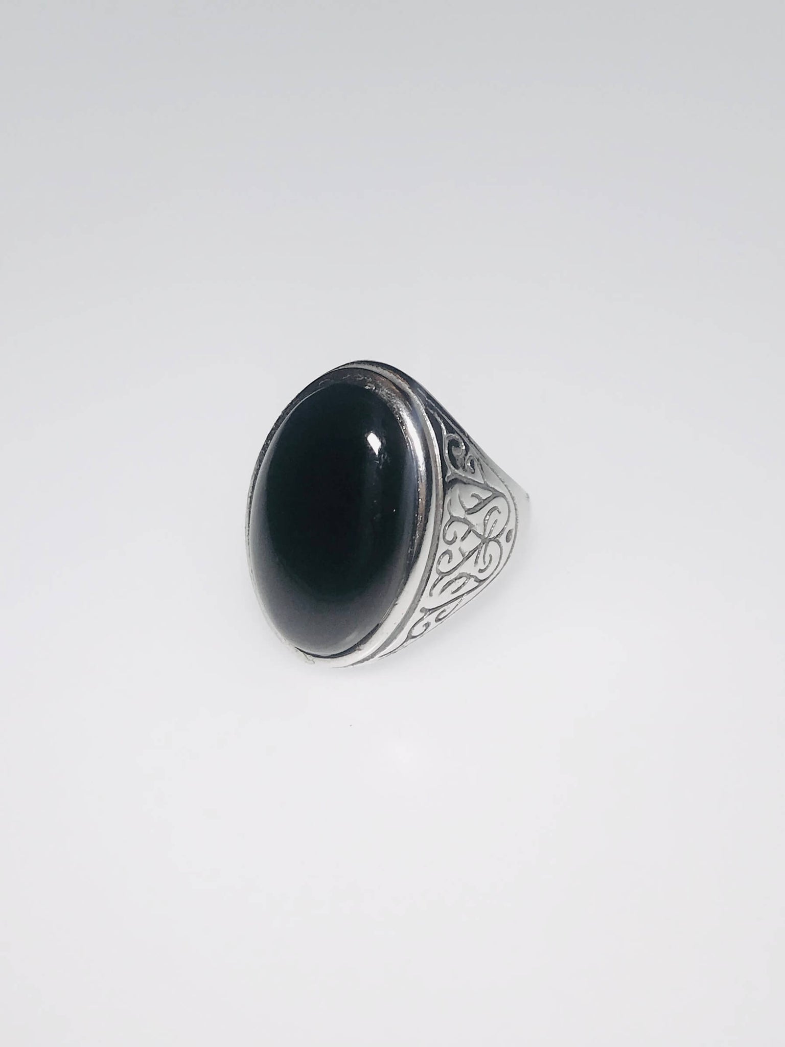 Black Stone With Engraved Details Ring