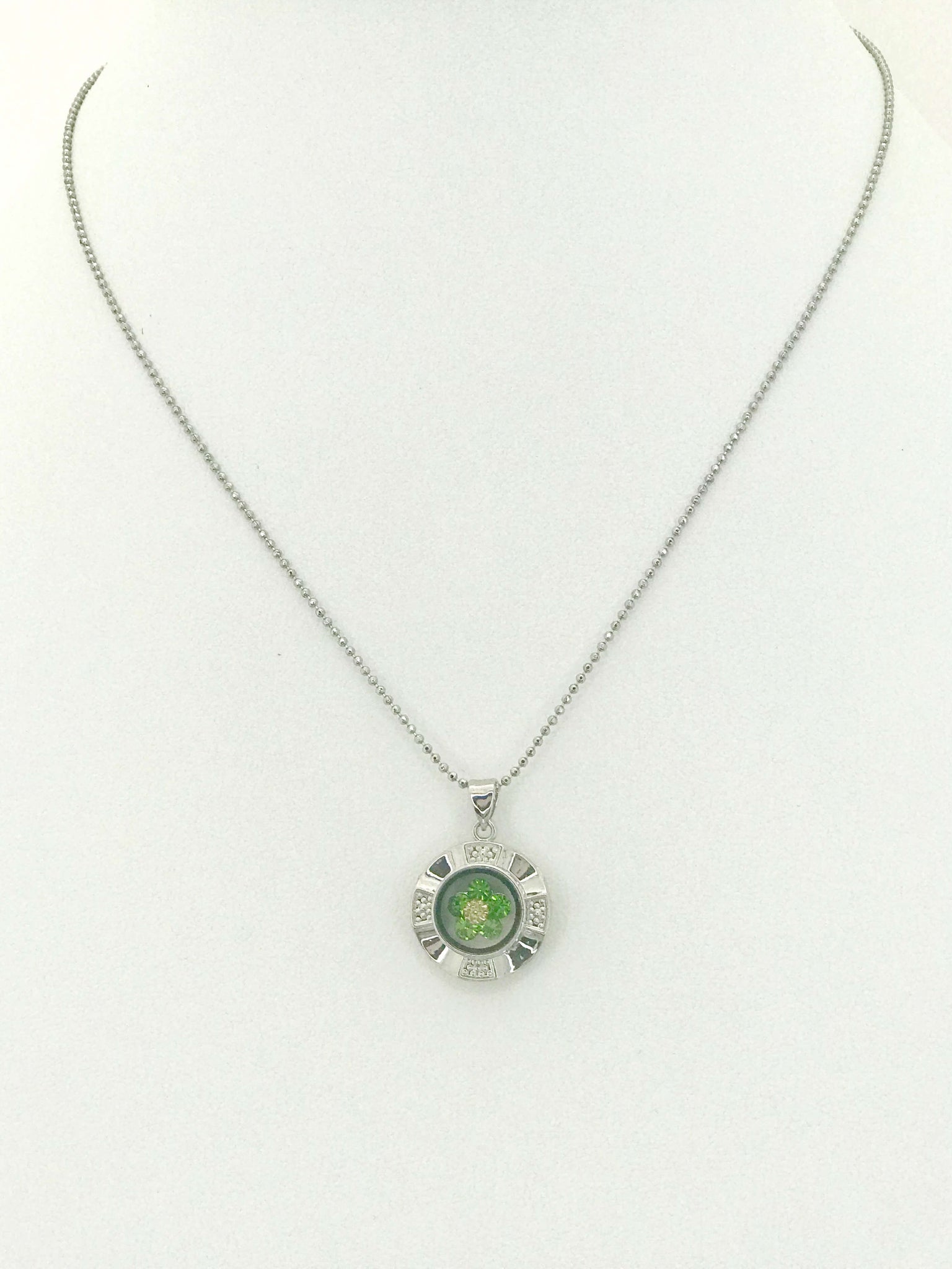Spinning Green Flower Necklace